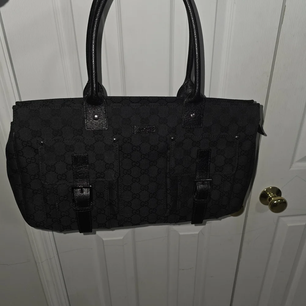 🚫SOLD🚫 | Gucci | Black Canvas GG Shoulder Tote W/ Leather Detail - Picture 9 of 17